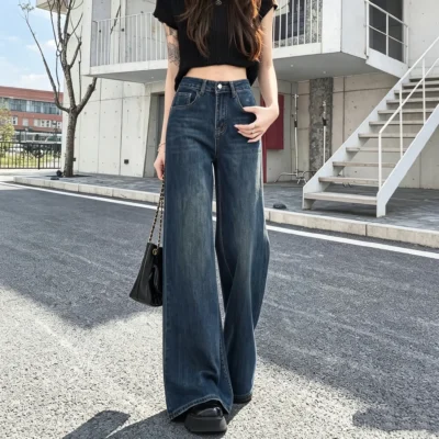straight leg jeans​